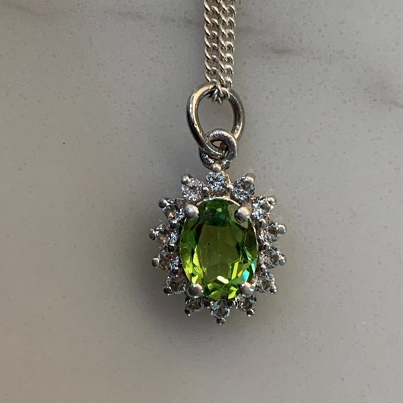 Regal Sterling Silver Pendant Including Petite Chain. - Picture 8 of 14